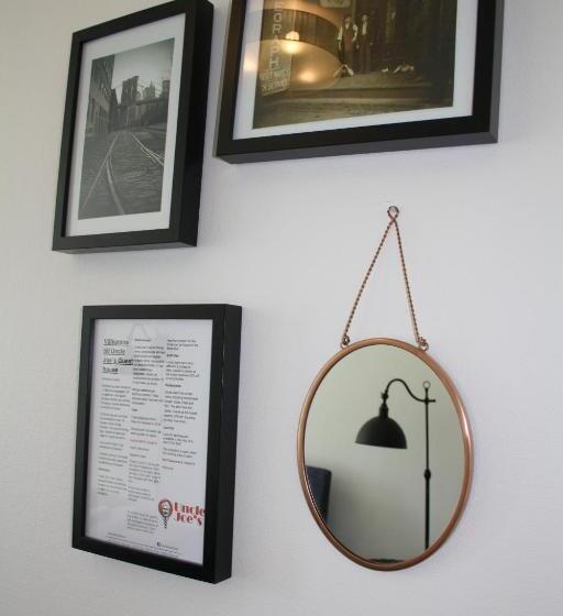 Quarto Familiar Banheiro Compartilhado, Uncle Joe's