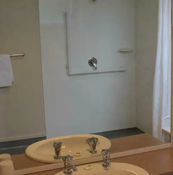 Standard-studio, Alpine Rose Motel