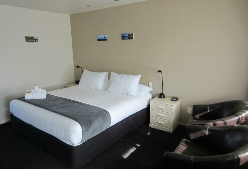 סטודיו סופריור, Alpine Rose Motel