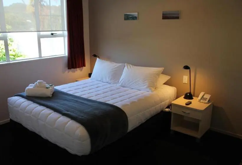Perhehuoneisto, Alpine Rose Motel