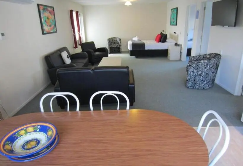 Perhehuoneisto, Alpine Rose Motel
