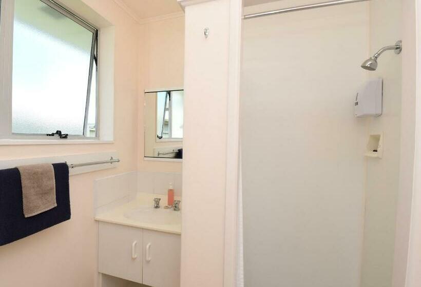 דירת חדר משפחתית, Avon Motel