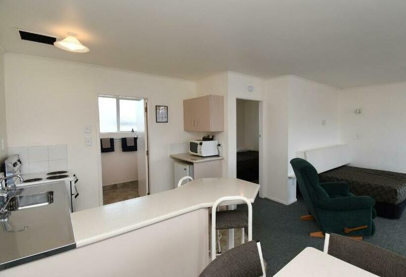 דירת חדר משפחתית, Avon Motel