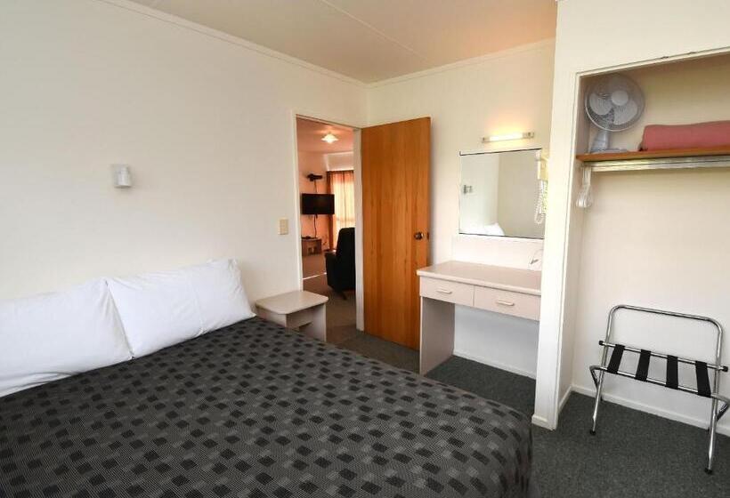 דירת שני חדרים, Avon Motel