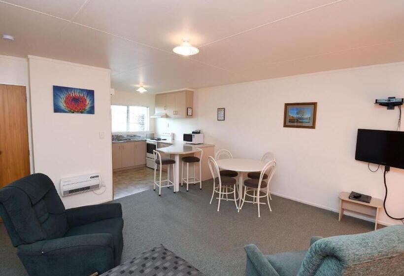 דירת שני חדרים, Avon Motel