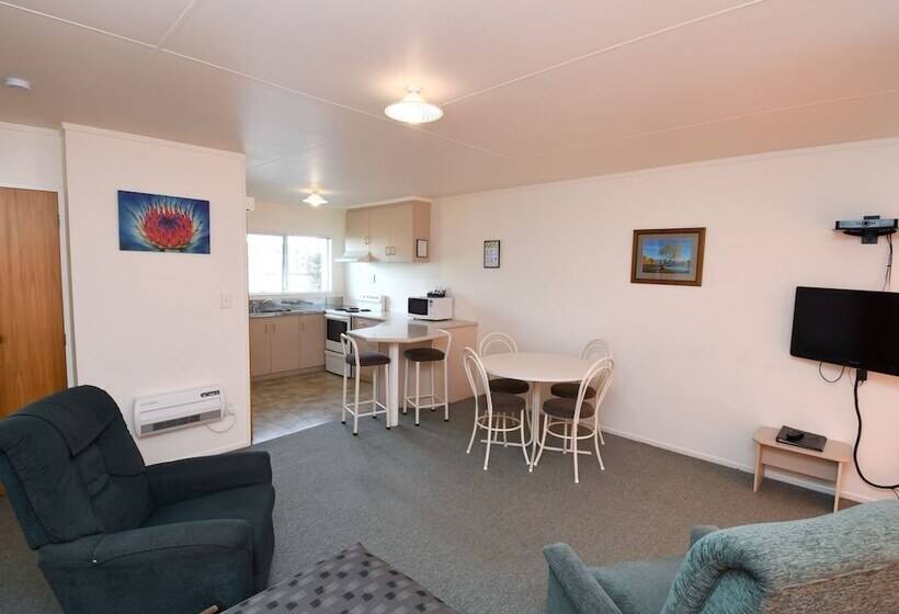 דירת שני חדרים, Avon Motel