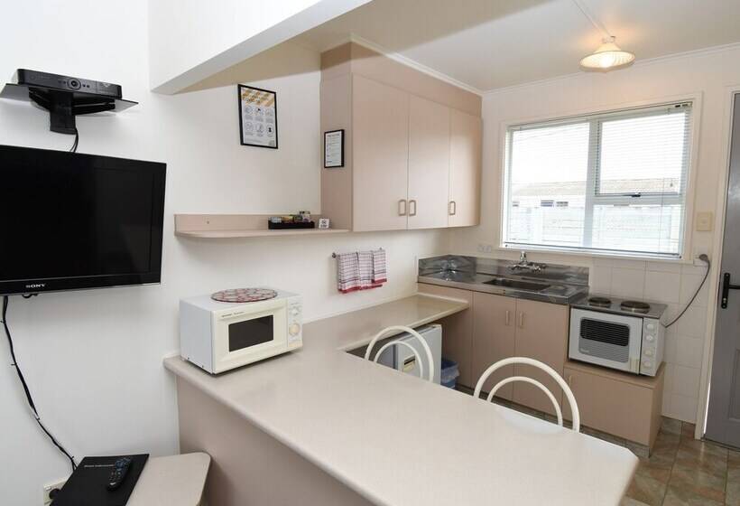 דירת חדר בסיסית, Avon Motel