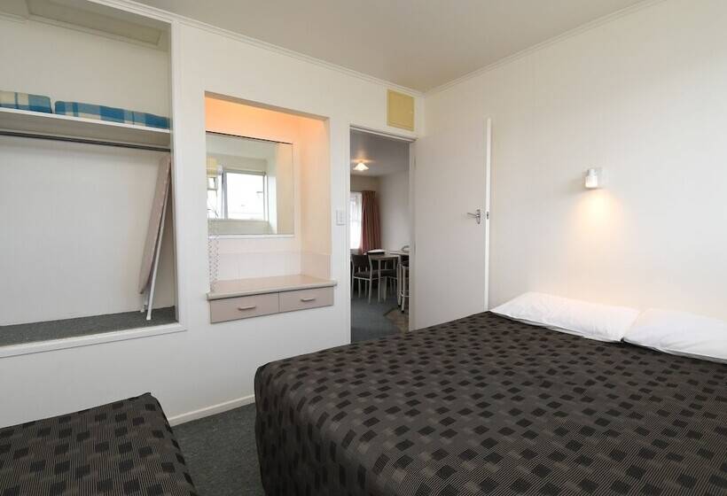 דירת חדר משפחתית, Avon Motel