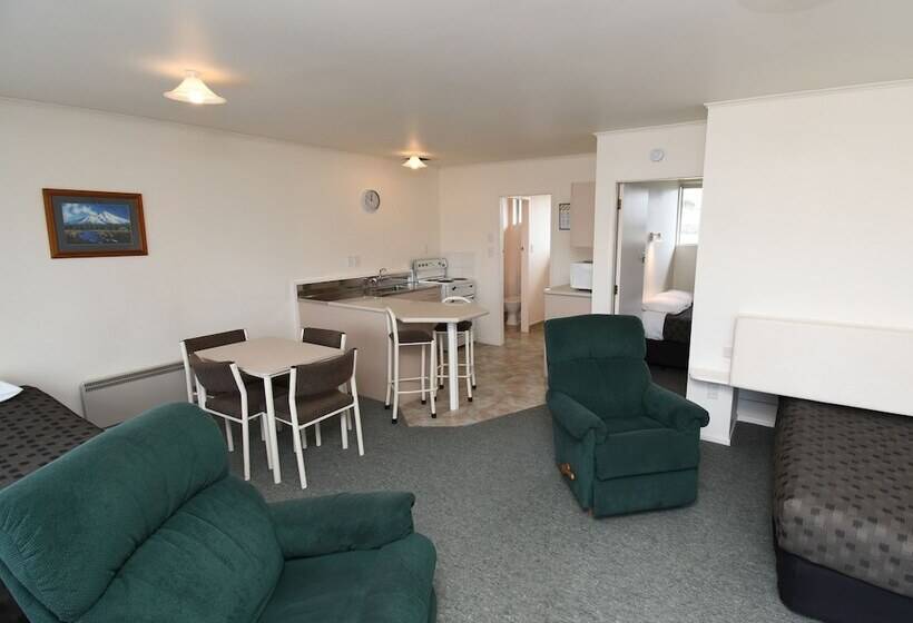 דירת חדר משפחתית, Avon Motel