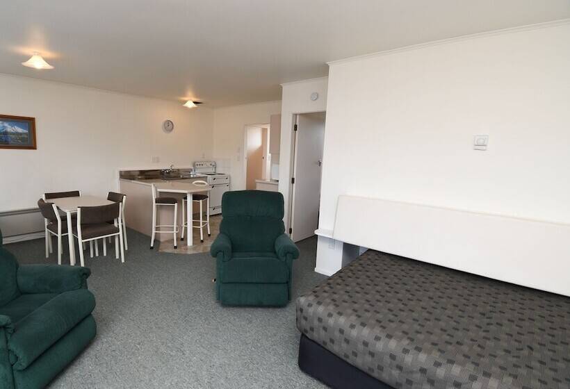 דירת חדר משפחתית, Avon Motel