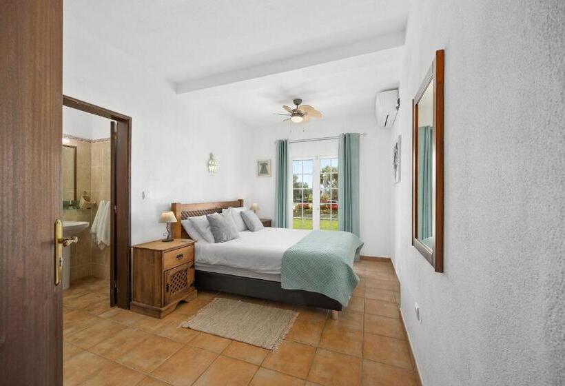 غرفة قياسية مطلّة علي حمام السباحة, Casa Jardim Oasis