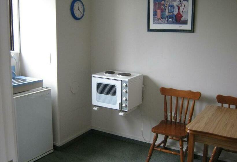 إستوديو قياسى, Blue Dolphin Motel