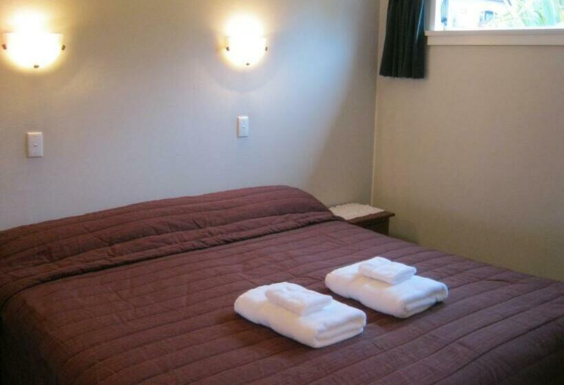 إستوديو قياسى, Blue Dolphin Motel