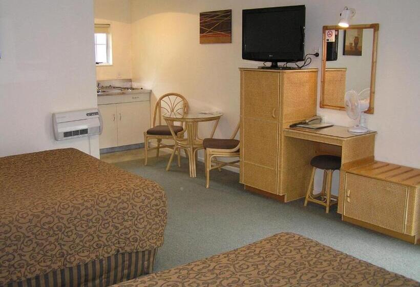 Студия Deluxe, Coachman Motel