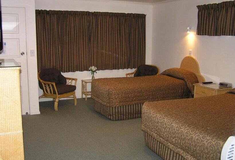 Студия Deluxe, Coachman Motel