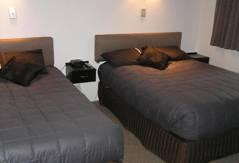 Апартаменты Семейные 1 Спальня, Coachman Motel