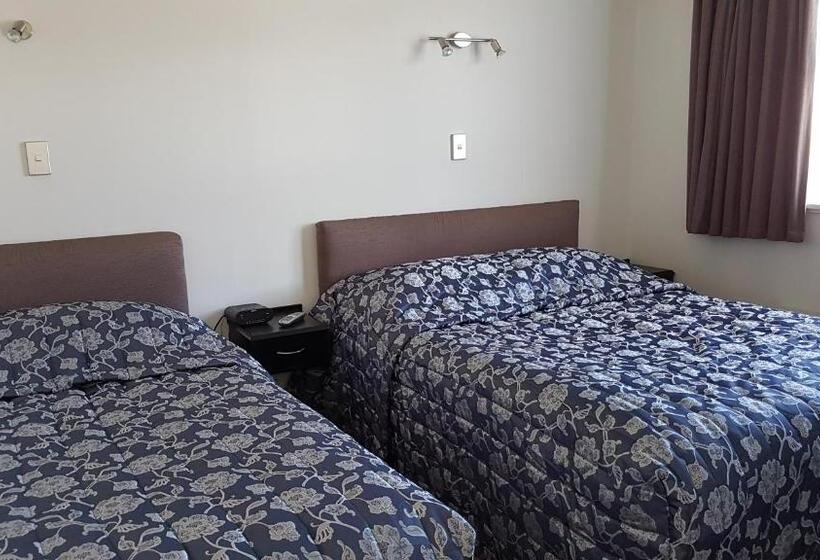 Апартаменты Семейные 1 Спальня, Coachman Motel