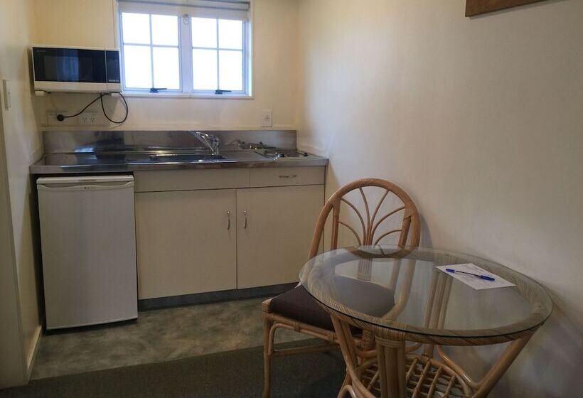 Студия Deluxe, Coachman Motel