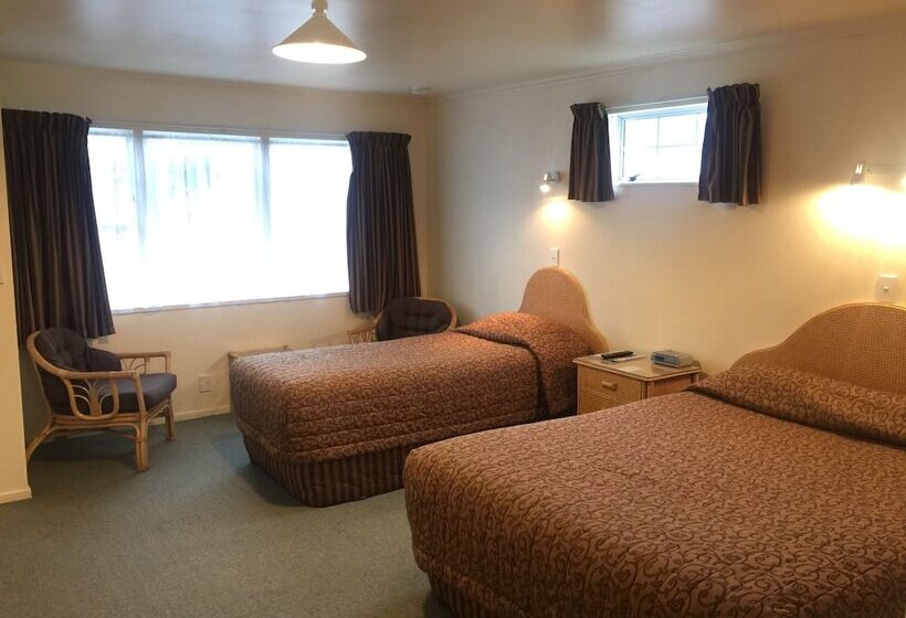 Студия Deluxe, Coachman Motel