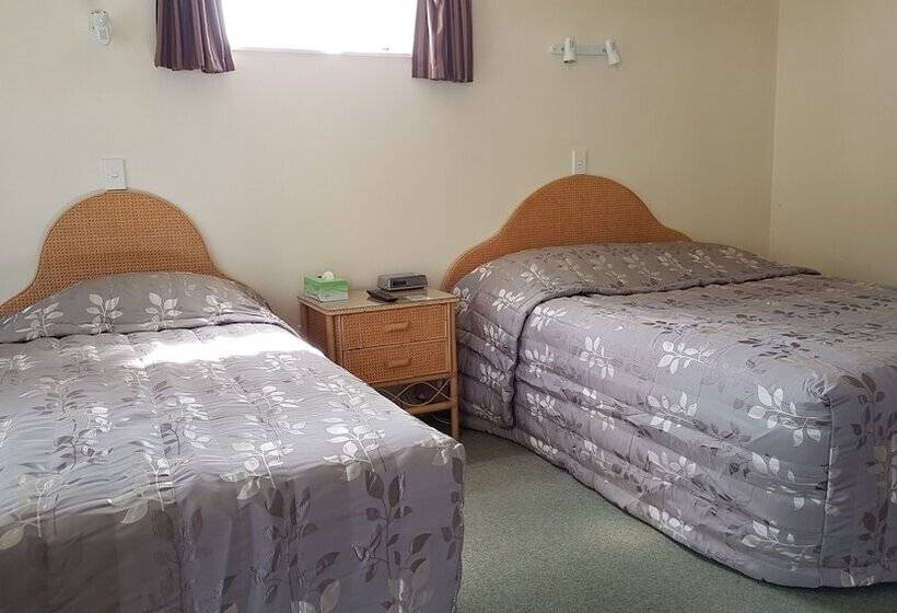 Студия Deluxe, Coachman Motel