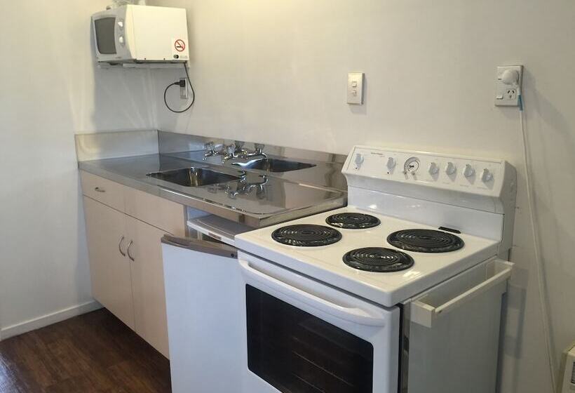 Апартаменты Семейные 1 Спальня, Coachman Motel