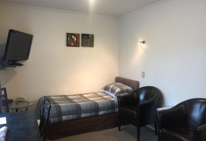 Апартаменты Семейные 1 Спальня, Coachman Motel