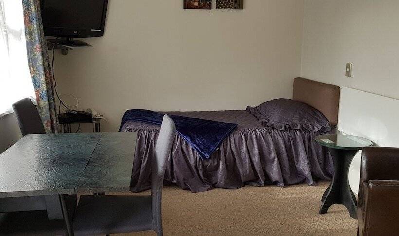 Апартаменты Семейные 1 Спальня, Coachman Motel