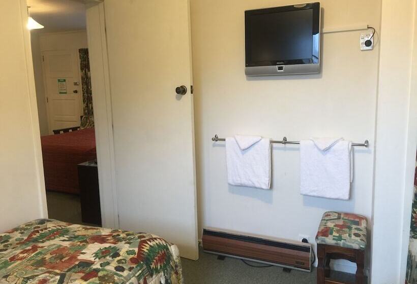 Апартаменты Семейные 1 Спальня, Coachman Motel