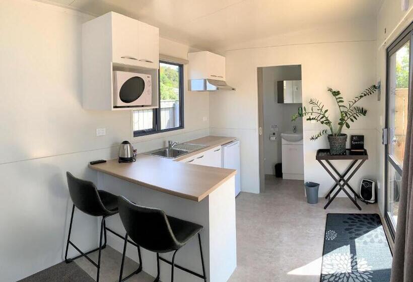 Студия Стандарт, Collingwood Park Motel