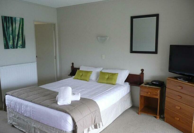 استودیوی استاندارد, Waterfalls Estate   Motel & Campground