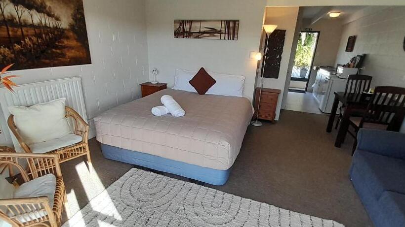 استودیو استاندارد با تخت کینگ, Waterfalls Estate Motel & Campground