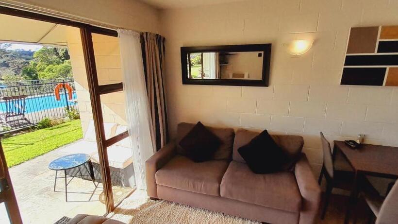 استودیوی استاندارد, Waterfalls Estate   Motel & Campground