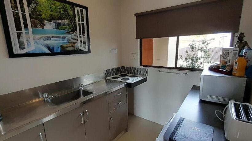 آپارتمان 1 خوابه همکف, Waterfalls Estate Motel & Campground