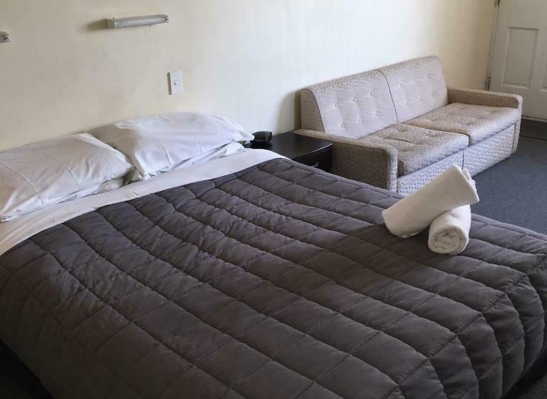 标准工作室, Ferry Motel