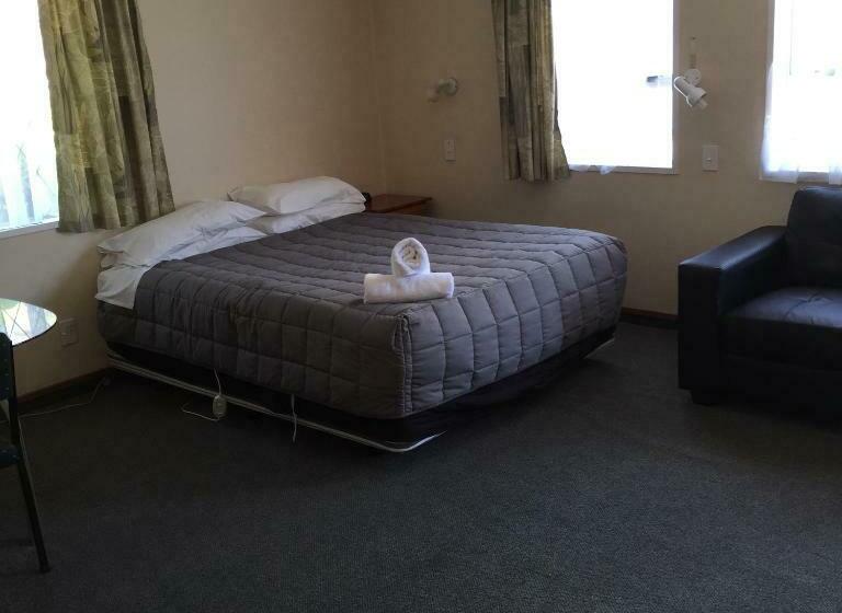 Студия Стандарт, Ferry Motel