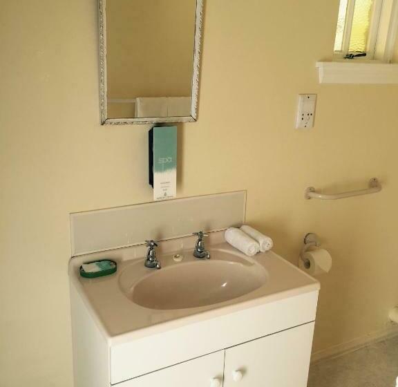 标准工作室, Ferry Motel