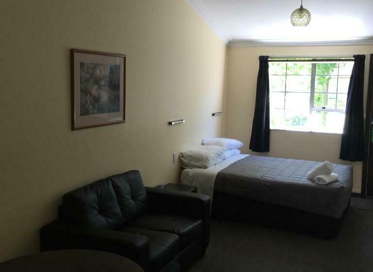 标准工作室, Ferry Motel