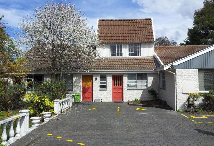 家庭间, Ferry Motel