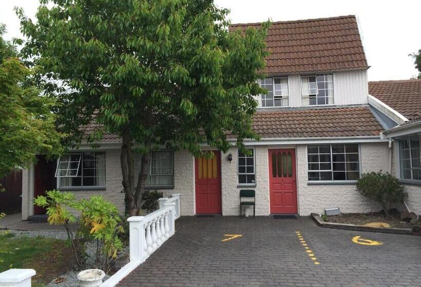 家庭间, Ferry Motel