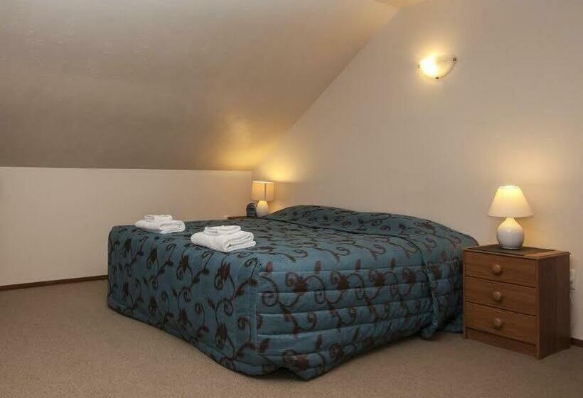 标准工作室, Garden City Motel