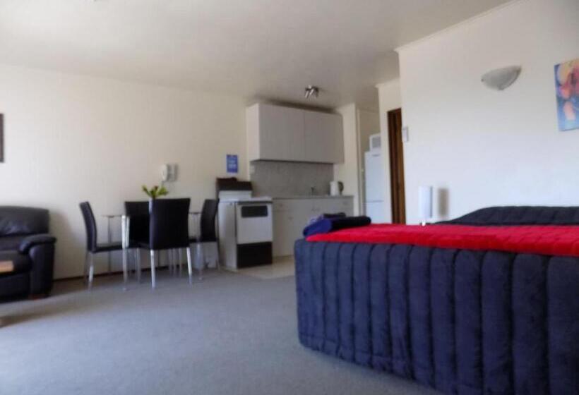 标准工作室, Garden City Motel