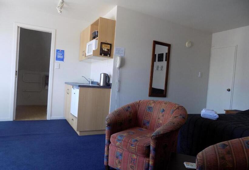 带大床的标准工作室, Garden City Motel