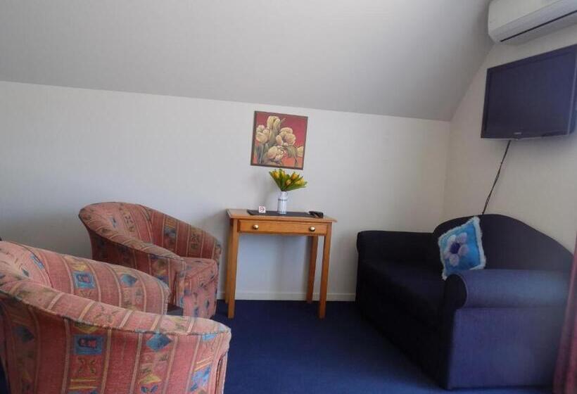 带大床的标准工作室, Garden City Motel