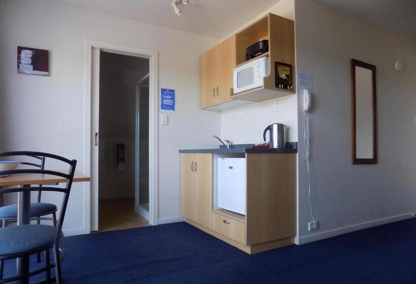 带大床的标准工作室, Garden City Motel