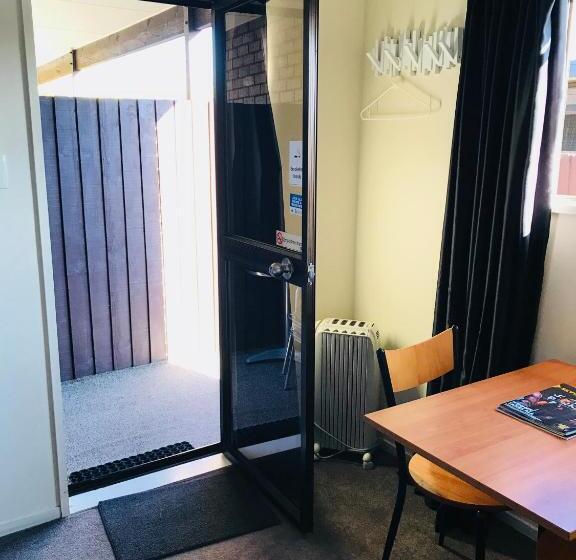 标准工作室, Garden City Motel