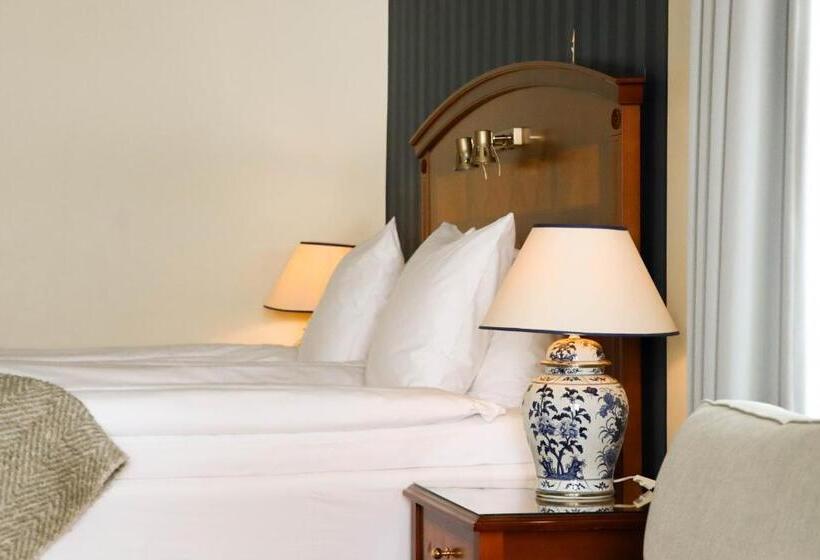 Семейный Номер, Grand Hotel Saltsjöbaden