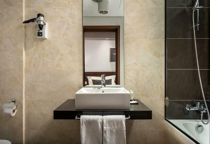 اتاق استاندارد, Luena