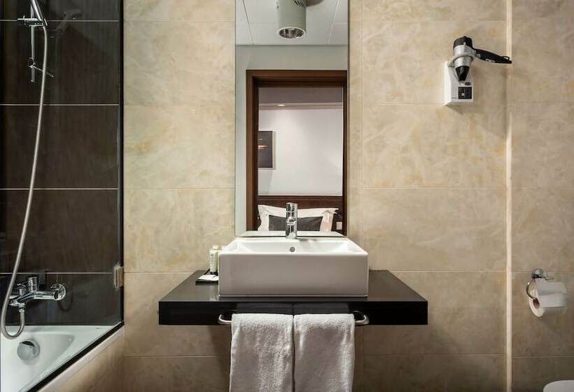 اتاق استاندارد, Luena