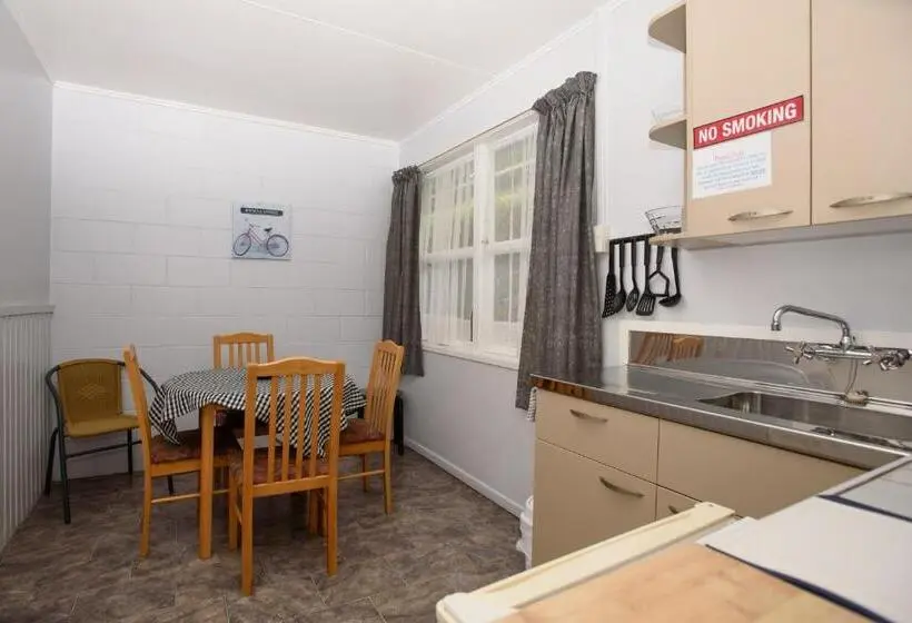 Perhehuone, Kauri Lodge Motel