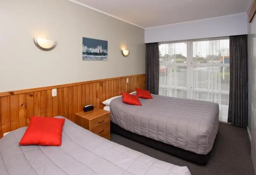Perhehuone, Kauri Lodge Motel